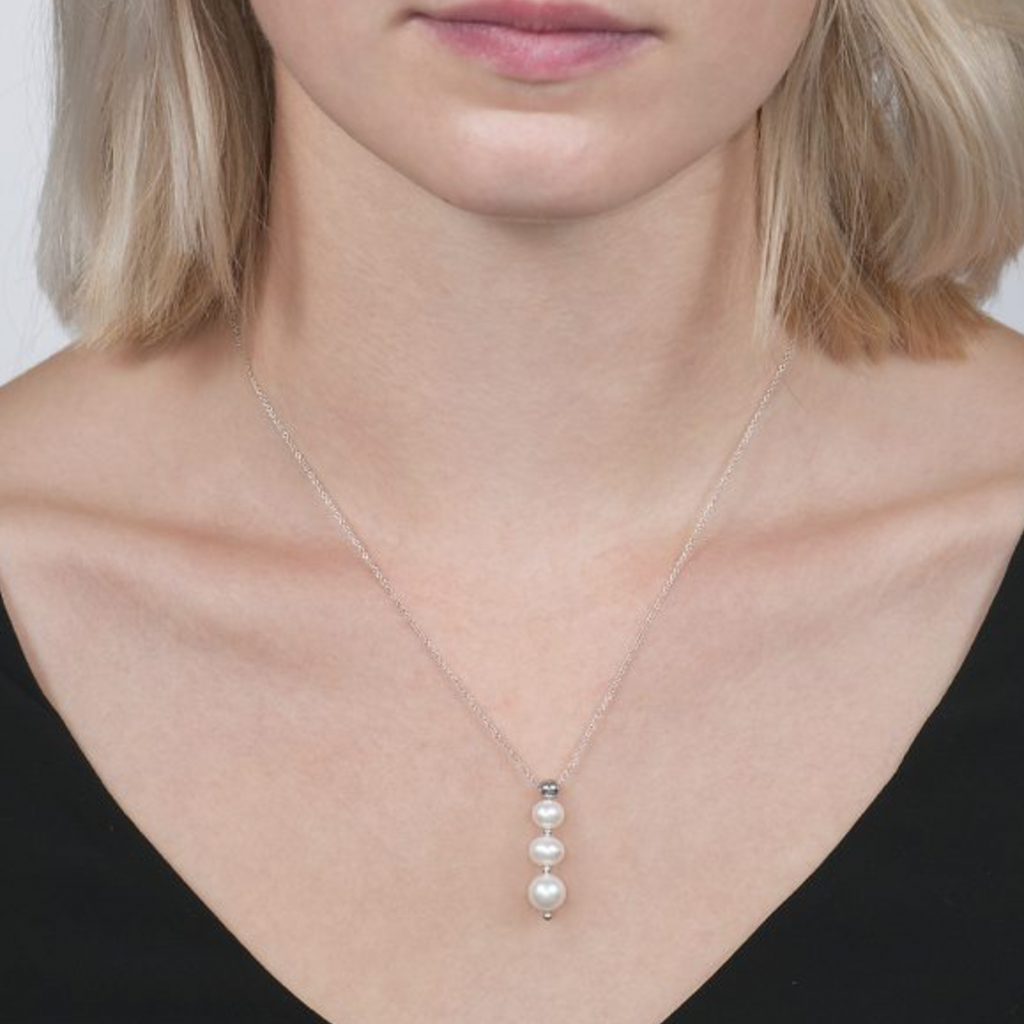 Graduated Pearl Pendant Necklace